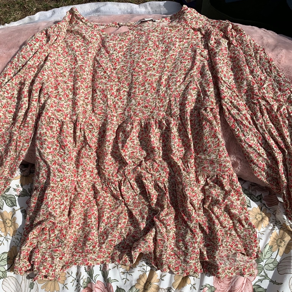 Flowing floral top American eagle size L